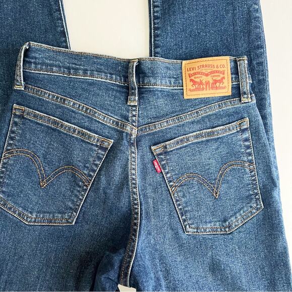 Levi's Wedgie Straight High Rise Jean Distressed Raw Hem - Picture 3 of 7